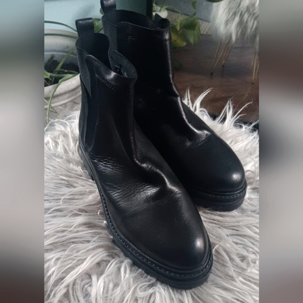 Steve Madden Size 10W Leather Black Boots
